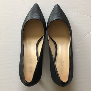 Nine West Black Heels Size 7.5, Low Heel